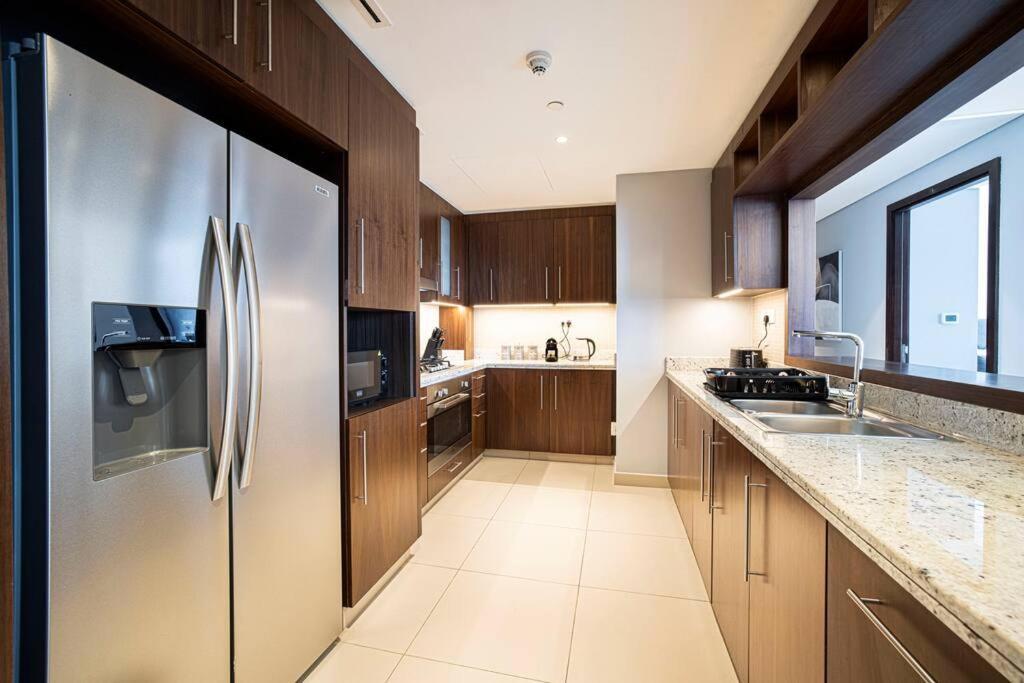 Magnificent Brand New Lux 3Br Burj & Fountain View Apartment Дубай Екстериор снимка